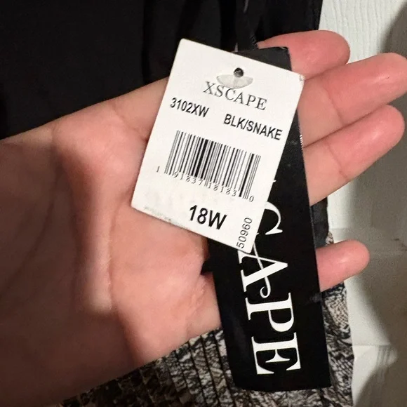 Xscape Women's Plus Size Snake-Print
Gown Beige Size 18W - Picture 6 of 7